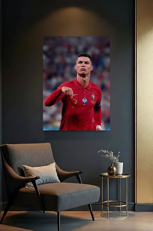 Kırmızı forma içerisinde kararlı duruş sergileyen Cristiano Ronaldo figürlü kanvas tablo