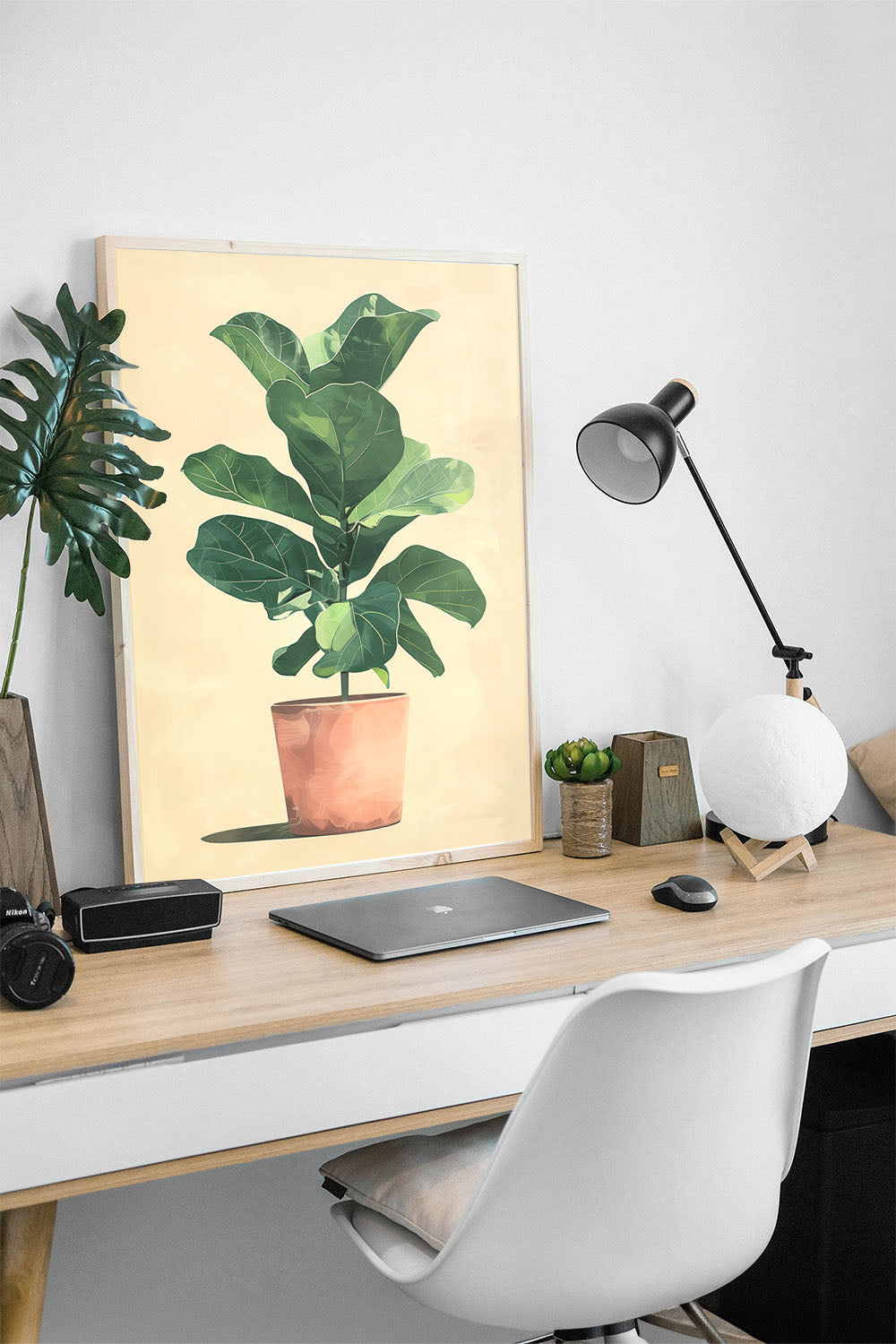 Modern siyah çerçeveli, bej zeminli, yeşil yapraklı saksı bitkisi posteri