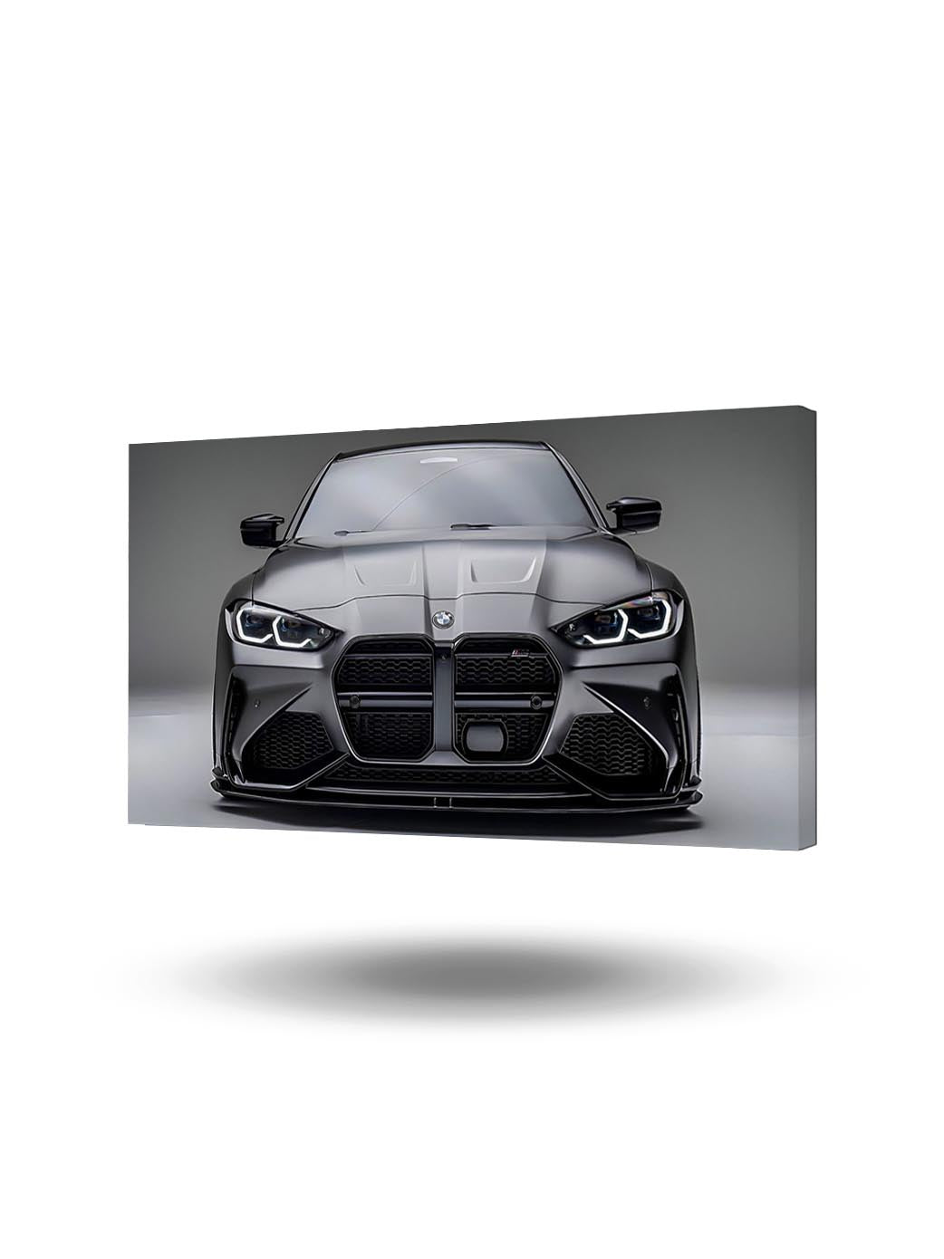 Gri renkli BMW M4 spor otomobilin detaylı ön cephesini gösteren büyük kanvas tablo, modern çalışma alanında.
