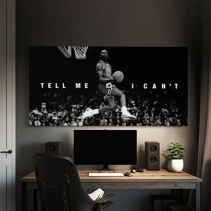 Siyah beyaz Michael Jordan'ın basketbol potasına smaç yaparken çekilmiş, 'Tell Me I Can't' yazılı motivasyon kanvas tablo.