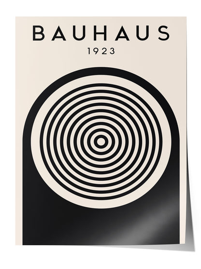 Siyah çerçeveli, krem zemin üzerine siyah konsantrik çemberler ve kemer deseni içeren Bauhaus 1923 posteri.