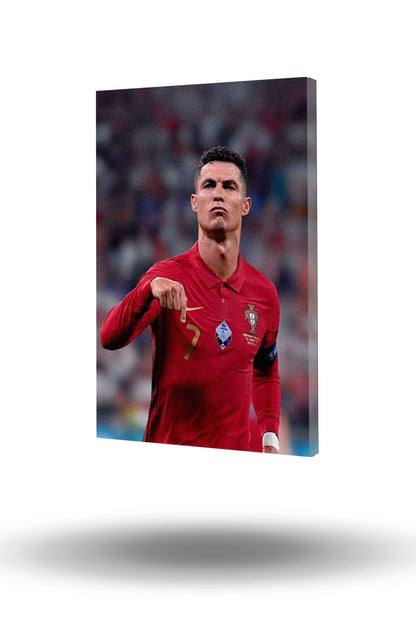 Kırmızı forma içerisinde kararlı duruş sergileyen Cristiano Ronaldo figürlü kanvas tablo
