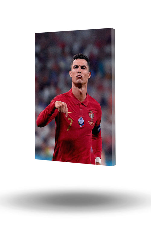Kırmızı forma içerisinde kararlı duruş sergileyen Cristiano Ronaldo figürlü kanvas tablo