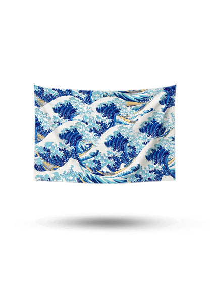 Hokusai'nin Büyük Dalga eserinden esinlenilmiş, mavi ve beyaz tonlarında, dinamik dalga desenli duvar örtüsü.