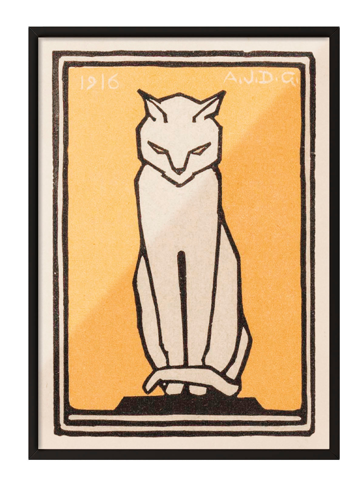 1916 tarihli, Art Deco tarzı, sarı-turuncu arka plan üzerinde oturan beyaz stilize kedi figürlü vintage poster.