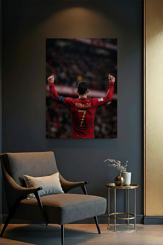 Kırmızı forma giyen Cristiano Ronaldo'nun arkadan görünümü ve kutlama anı kanvas tablo