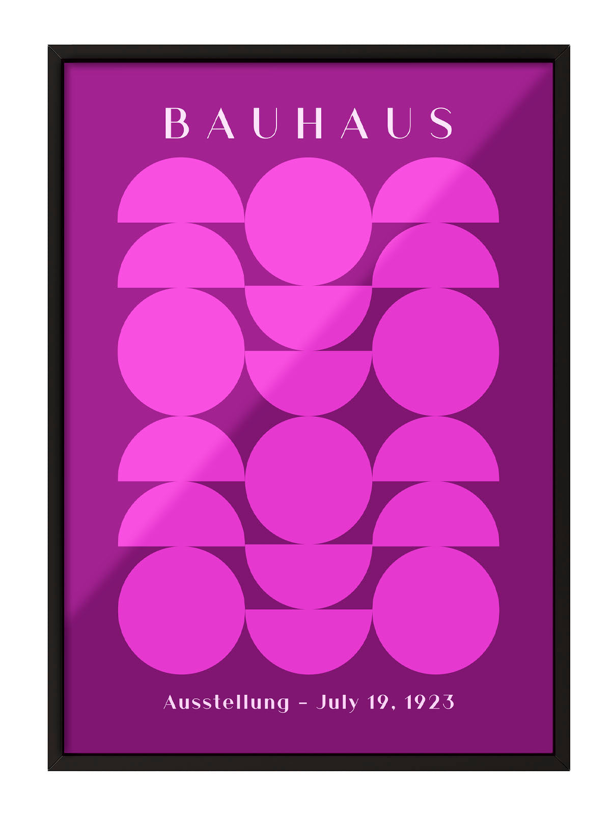 Mor zemin üzerinde pembe daire ve yarım dairelerden oluşan, Bauhaus stilinde geometrik desenli modern poster.