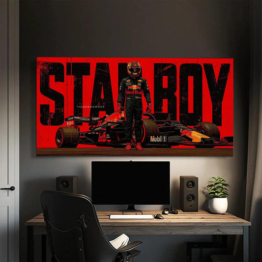 Kırmızı arka planda 'STARBOY' yazısı önünde F1 pilotu Max Verstappen ve Red Bull yarış arabası kanvas tablo.