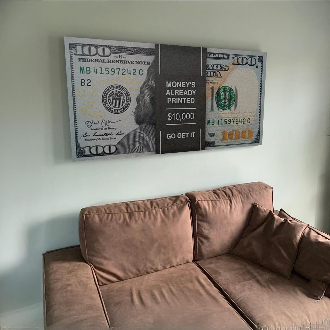 100 dolarlık banknot ve 'Money's Already Printed' yazılı motivasyonel kanvas tablo, modern ofis dekorasyonu