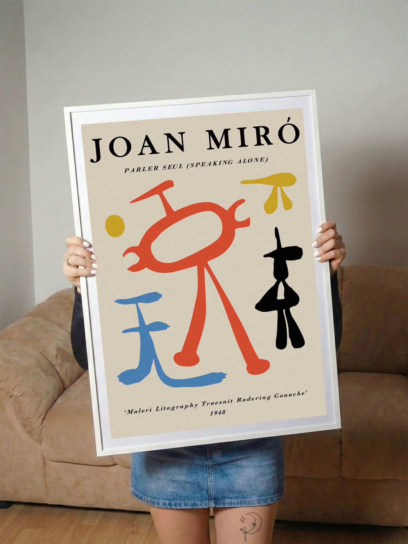 Joan Miró'nun 'Parler Seul' adlı eserini gösteren, krem zemin üzerinde kırmızı, mavi, sarı ve siyah soyut figürlerin yer aldığı modern sanat posteri.