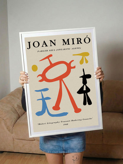 Joan Miró'nun 'Parler Seul' adlı eserini gösteren, krem zemin üzerinde kırmızı, mavi, sarı ve siyah soyut figürlerin yer aldığı modern sanat posteri.