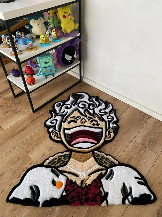 One Piece Luffy Gear 5 karakteri şeklinde, beyaz, siyah, kahverengi ve kırmızı tonlarında el yapımı tufting halı.