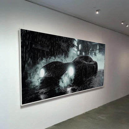 Yağmurlu gece şehirde duran, farları yanan siyah spor araba kanvas tablo, modern ofis dekorasyonu