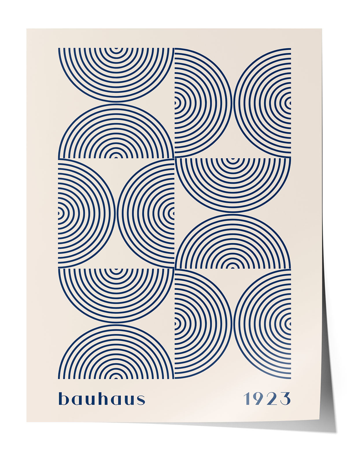 Krem zemin üzerinde lacivert konsantrik yarım dairelerden oluşan geometrik Bauhaus posteri, 'bauhaus 1923' yazılı.