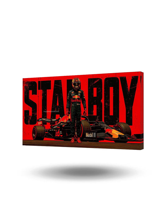 Kırmızı arka planda 'STARBOY' yazısı önünde F1 pilotu Max Verstappen ve Red Bull yarış arabası kanvas tablo.