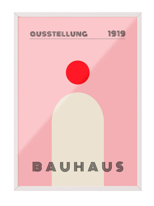 Pembe fon üzerinde kırmızı daire ve krem rengi kemer figürlü, 'Bauhaus 1919' yazılı minimalist poster.