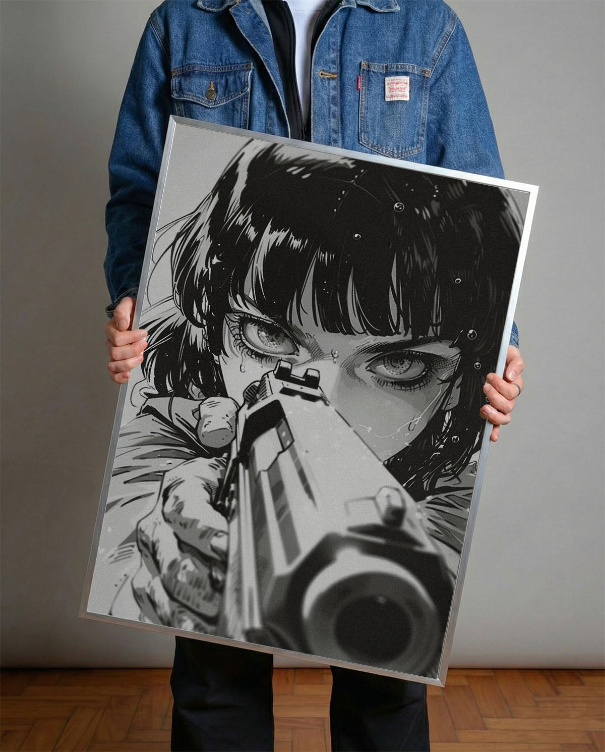 Siyah beyaz anime tarzı, silah tutan, gözleri yoğun ve kararlı bakan kadın portresi çerçeveli poster