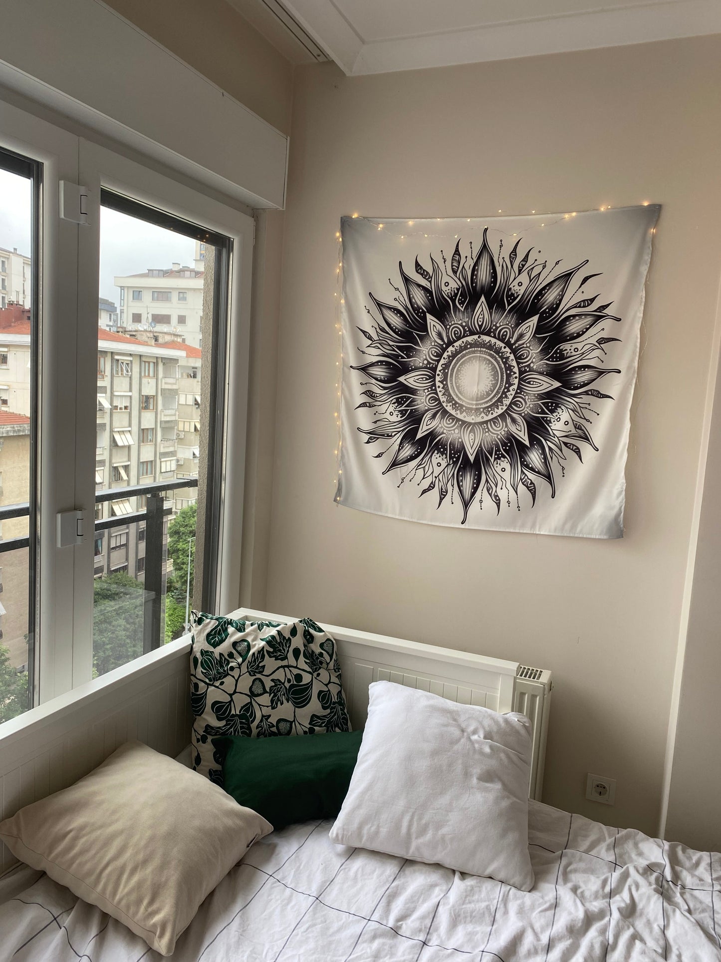 Siyah Beyaz Mandala Duvar Örtüsü