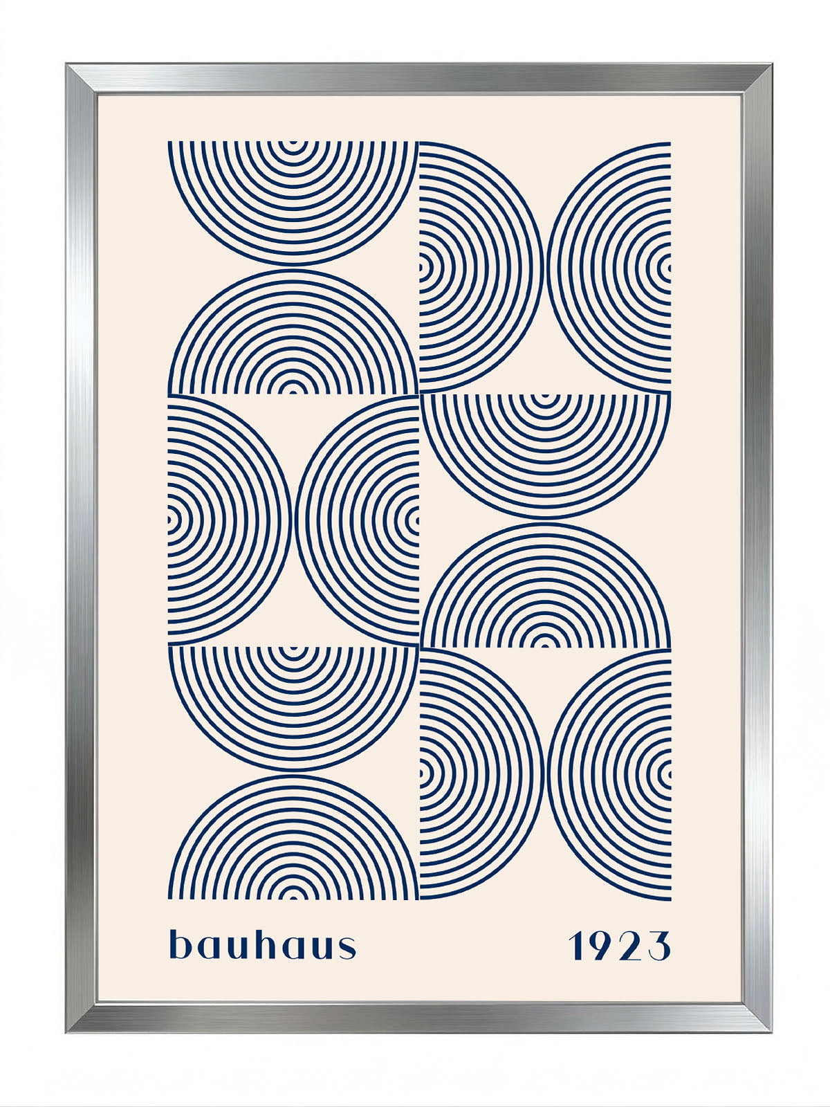 Krem zemin üzerinde lacivert konsantrik yarım dairelerden oluşan geometrik Bauhaus posteri, 'bauhaus 1923' yazılı.