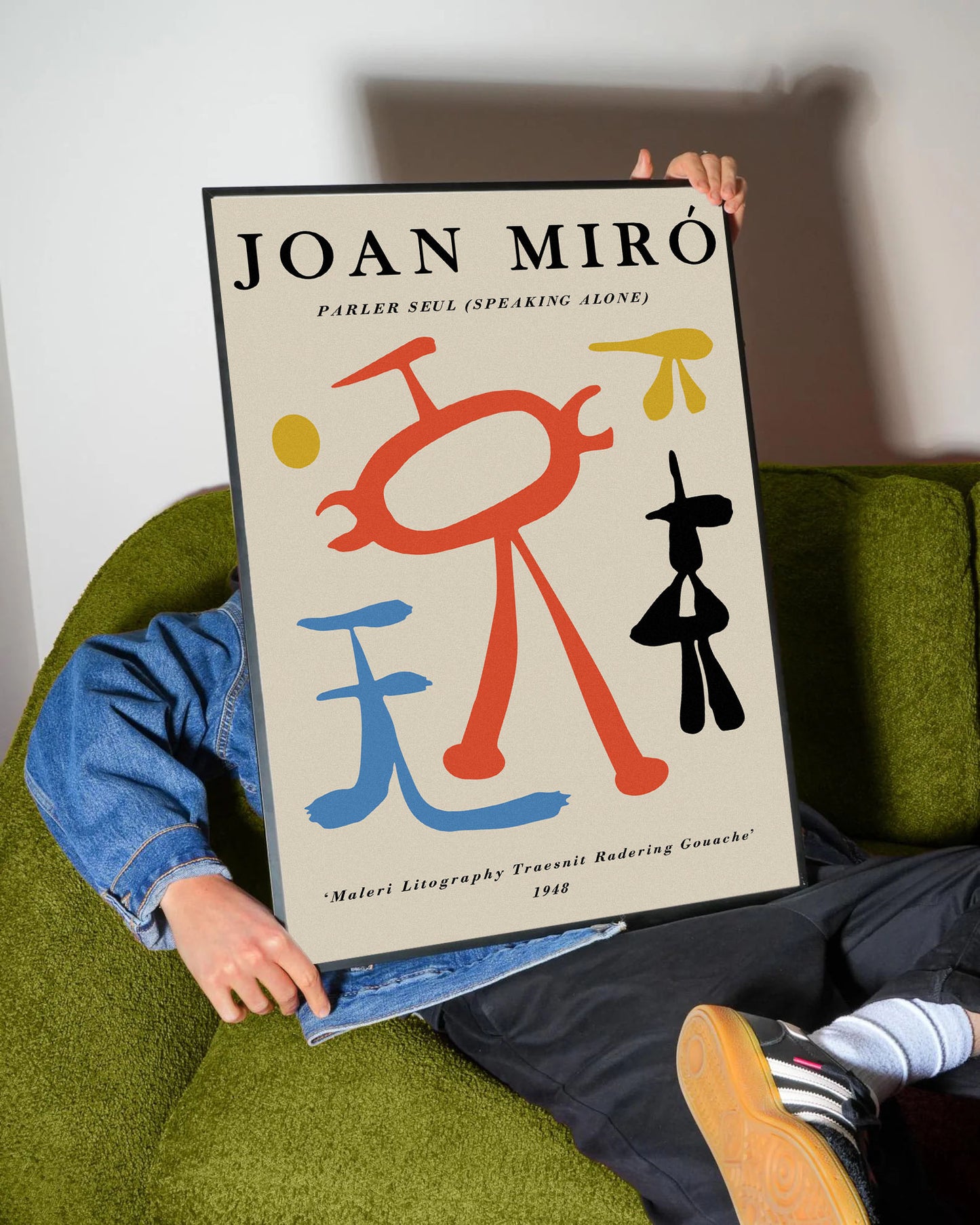 Joan Miró'nun 'Parler Seul' adlı eserini gösteren, krem zemin üzerinde kırmızı, mavi, sarı ve siyah soyut figürlerin yer aldığı modern sanat posteri.