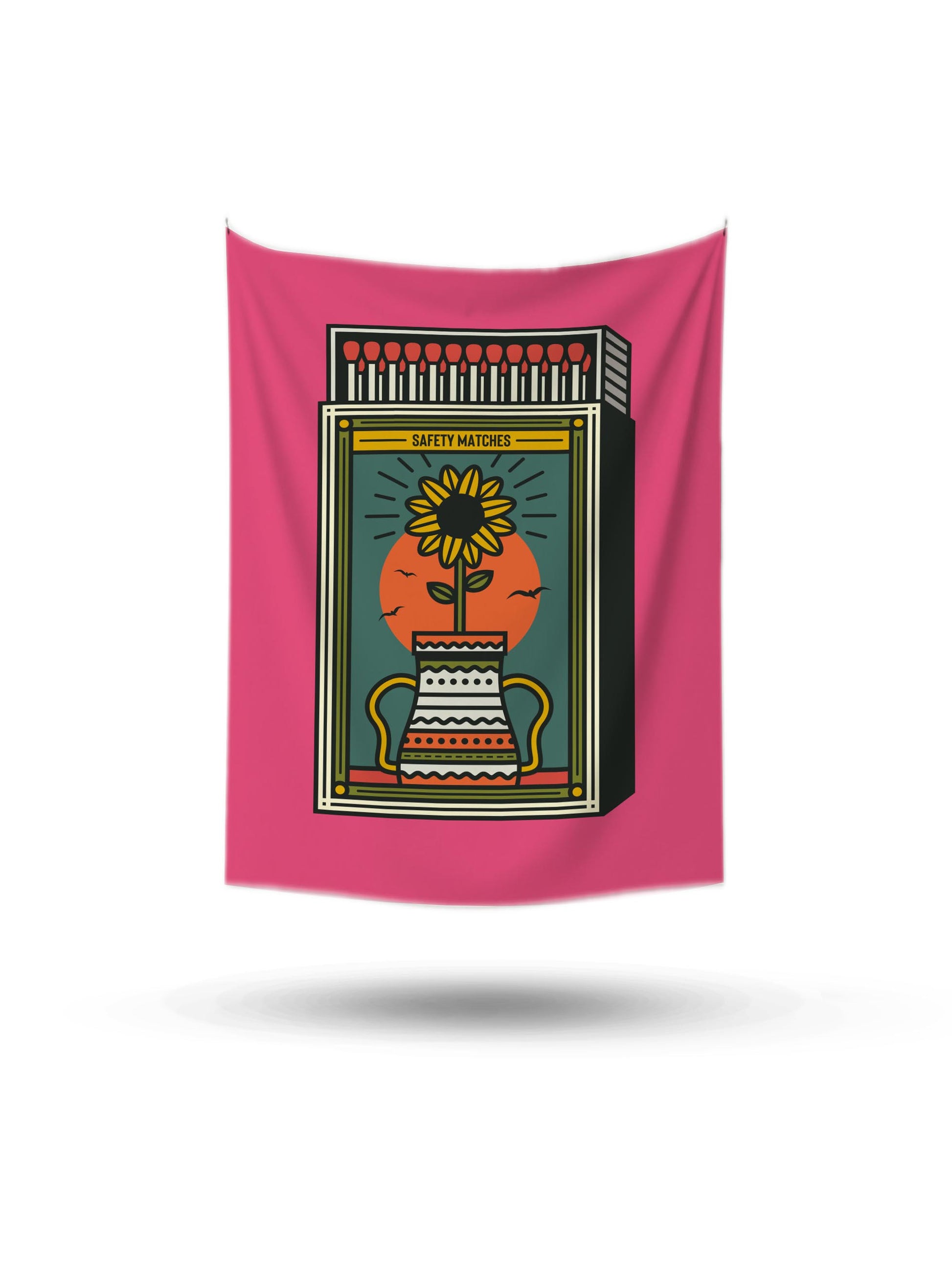 Yeşil duvarda asılı, pembe renkli, ayçiçeği ve kibrit kutusu illüstrasyonlu dekoratif duvar örtüsü.