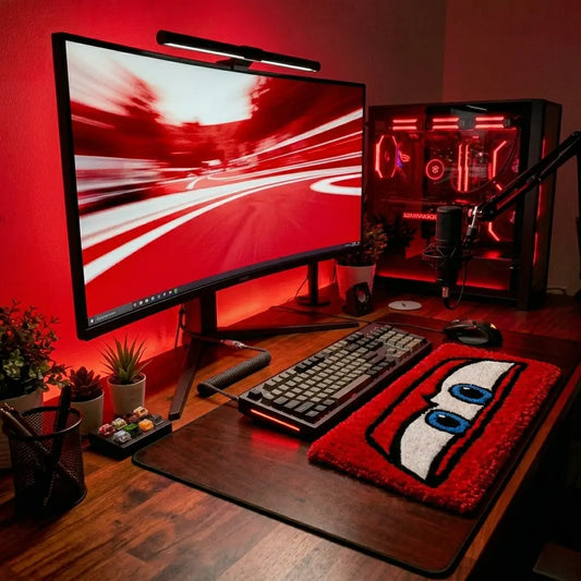 Kırmızı Şimşek McQueen gözleri tufting klavye matı, peluş dokulu masa aksesuarı.