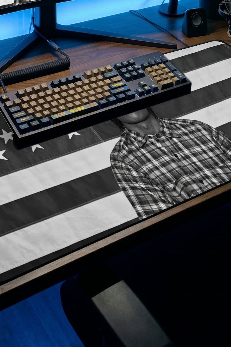 Siyah beyaz Amerikan bayrağı ve ASAP Rocky figürlü büyük boy desenli mousepad
