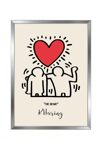 Siyah çerçeveli, bej zeminli, Keith Haring tarzı iki insan figürü ve parlak kırmızı kalp içeren modern sanat posteri.