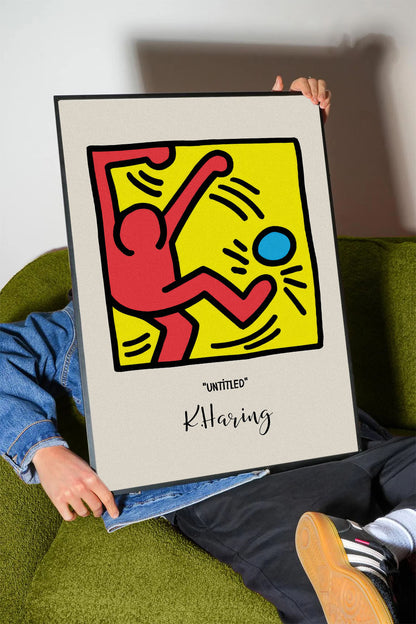 Keith Haring tarzı, kırmızı figürlü, sarı zeminli, mavi küreli modern çerçeveli poster