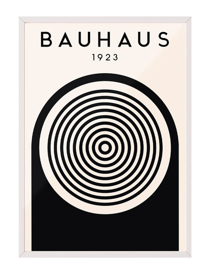 Siyah çerçeveli, krem zemin üzerine siyah konsantrik çemberler ve kemer deseni içeren Bauhaus 1923 posteri.
