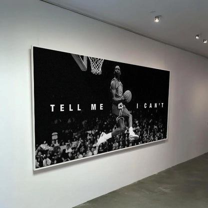Siyah beyaz Michael Jordan'ın basketbol potasına smaç yaparken çekilmiş, 'Tell Me I Can't' yazılı motivasyon kanvas tablo.