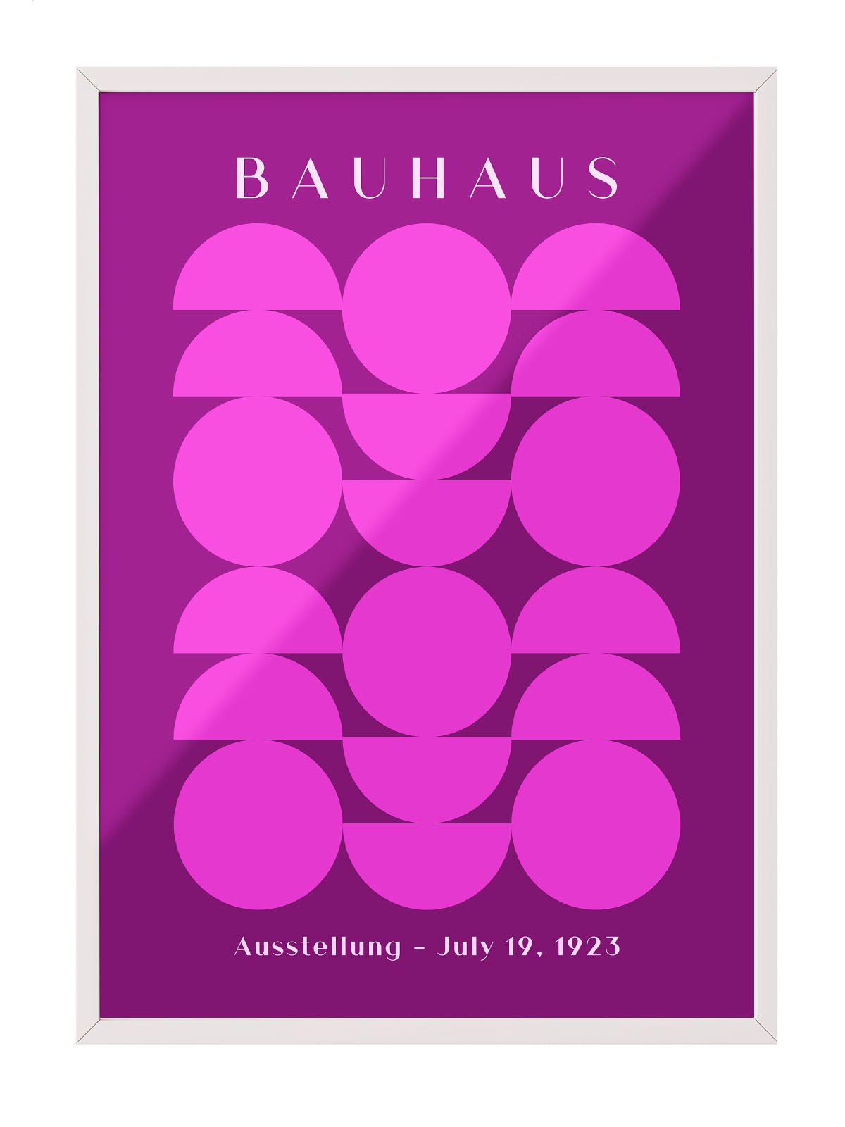 Mor zemin üzerinde pembe daire ve yarım dairelerden oluşan, Bauhaus stilinde geometrik desenli modern poster.