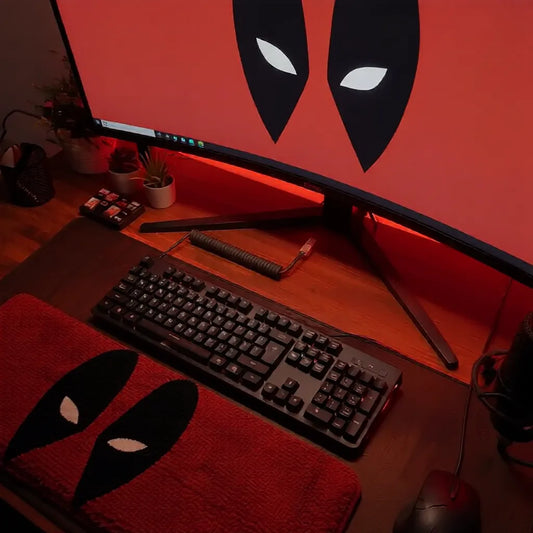 Kırmızı Deadpool gözlü tufting klavye bilek desteği, oyuncu masası için.