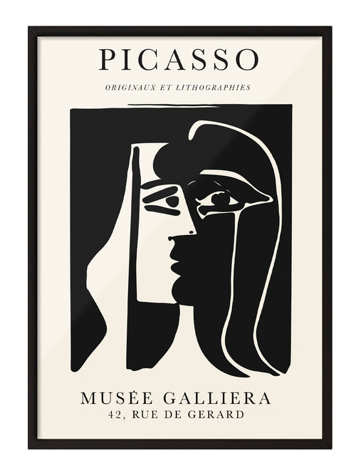 Siyah çerçeveli, bej arka plan üzerinde Picasso'nun soyut siyah beyaz kadın yüzü çizimi posteri.