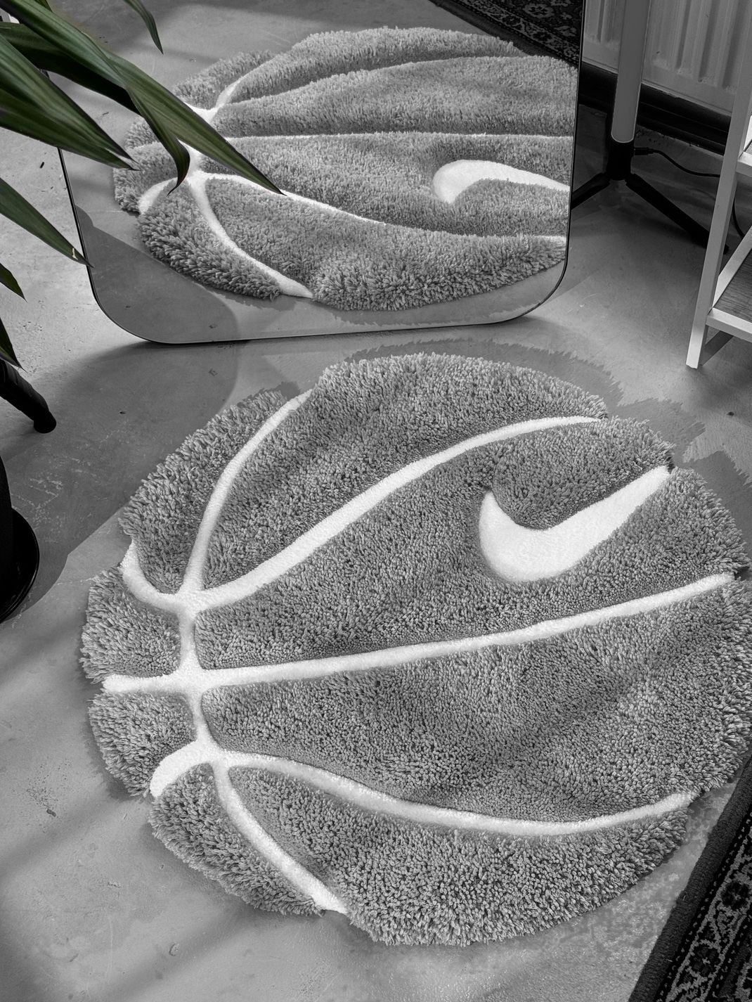 Mint basketbol desenli tufting halı, Nike swoosh detaylı, yuvarlak