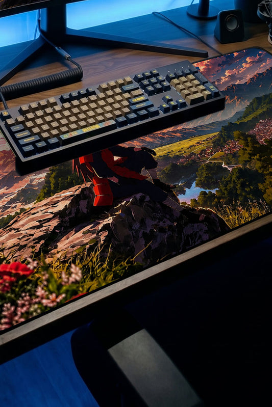Madara Uchiha karakteri içeren dağ manzaralı desenli büyük oyuncu mousepad
