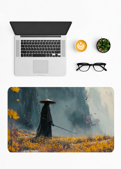 Samuray figürlü sarı çiçekli desenlere sahip büyük boy geniş mousepad