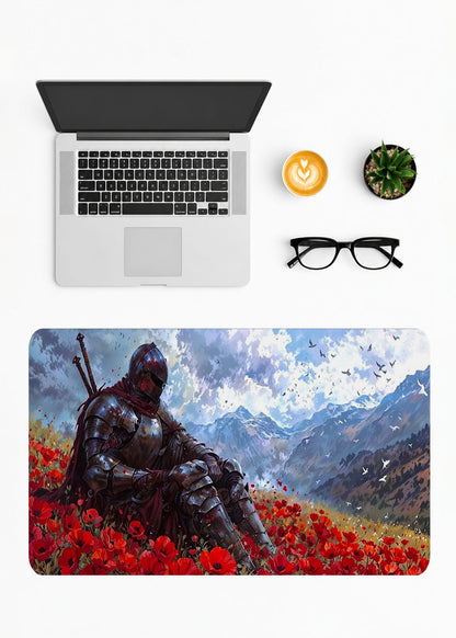 Kırmızı çiçekler arasında şövalye figürlü desenli geniş oyuncu mousepad