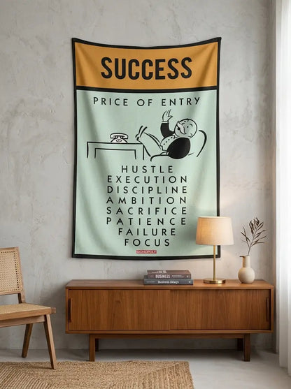 Monopoly temalı 'Success' duvar örtüsü, sarı yeşil renklerde motivasyonel ev ofis dekoru.